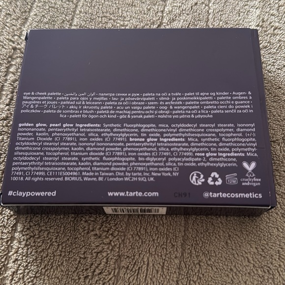 TARTE GLOW WARDROBE - Picture 2 of 4